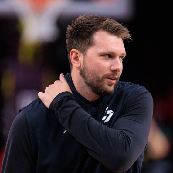 Luka Dončić prvi put u javnosti nakon raskida, pozdravio se sa holivudskim glumcem FOTO