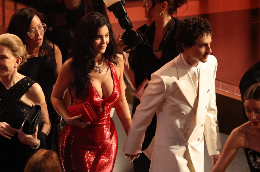 Dok on plače zbog izgubljenog Oskara, ona ponosno pokazuje grudi FOTO/VIDEO