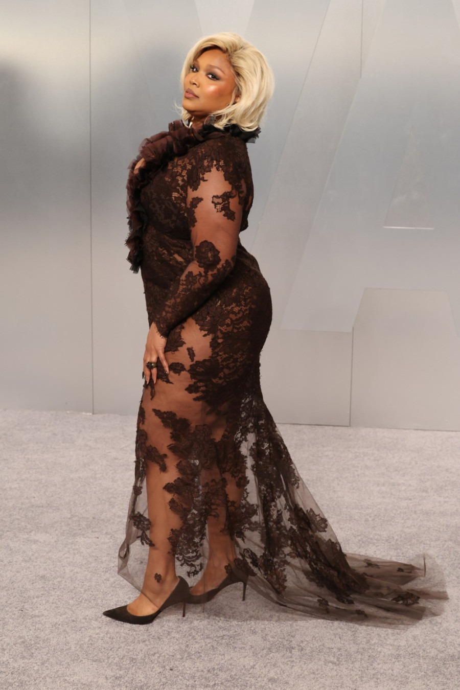 Novo telo zaslužuje seksi čipku: Pred njenom golom haljinom su zanemeli FOTO