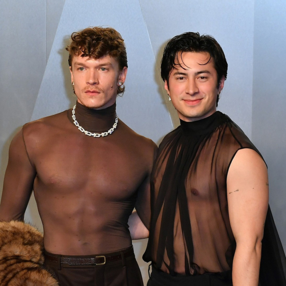 Isklesani mišići, provokativno i providno: Ko kaže da je ovaj stajling samo za žene? FOTO/VIDEO