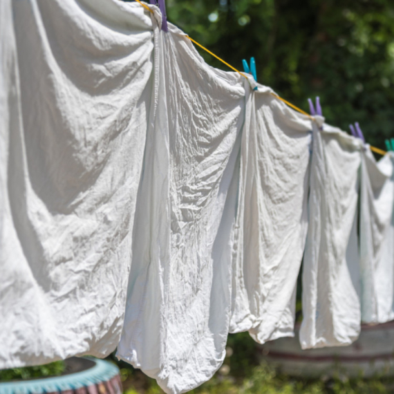 Jeftin trik za snežno bele jastučnice: Uklanja svu prljavštinu