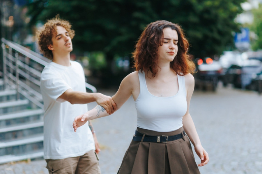 Ako muškarac izgovara ovih osam rečenica – bežite od njega