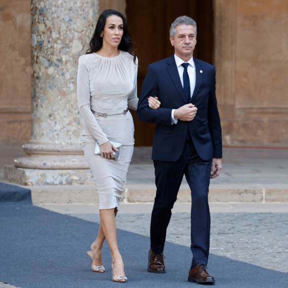 Slovenački premijer ljubi 20 godina mlađu misicu: Evo ko je ona FOTO