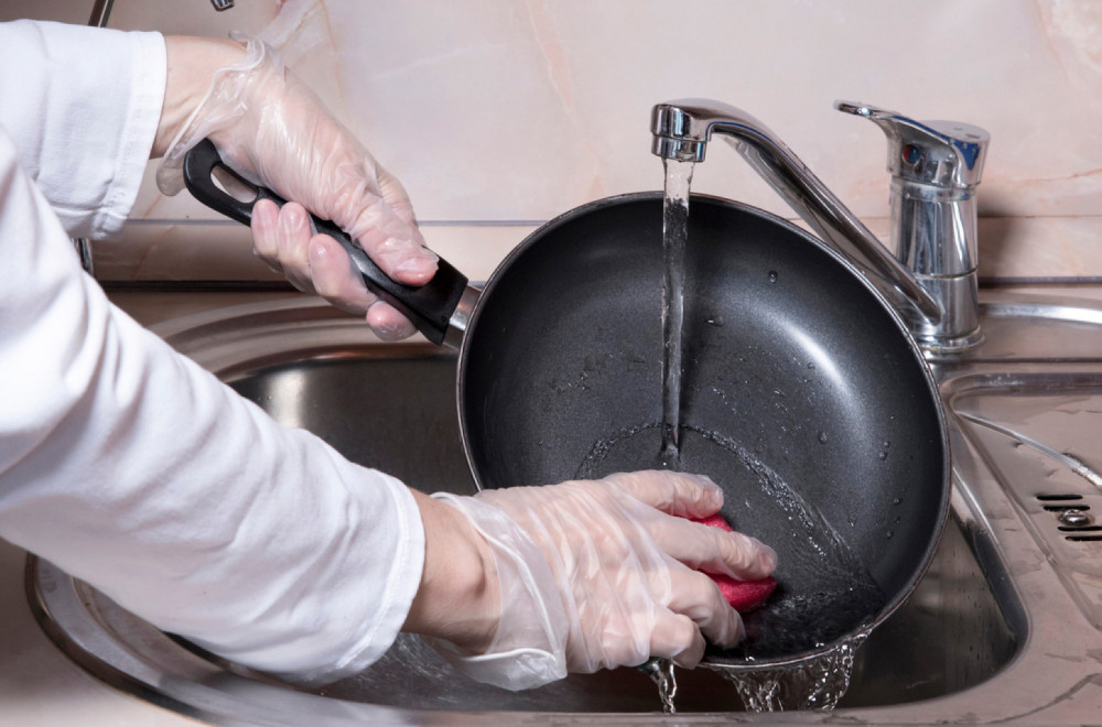 Ove greške svi pravimo pri korišćenju tiganja s nelepljivim slojem