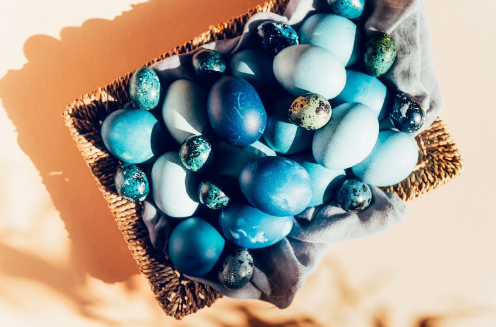 Hit ovog Uskrsa: Ofarbajte jaja koja izgledaju kao dragulji – potpuno prirodno