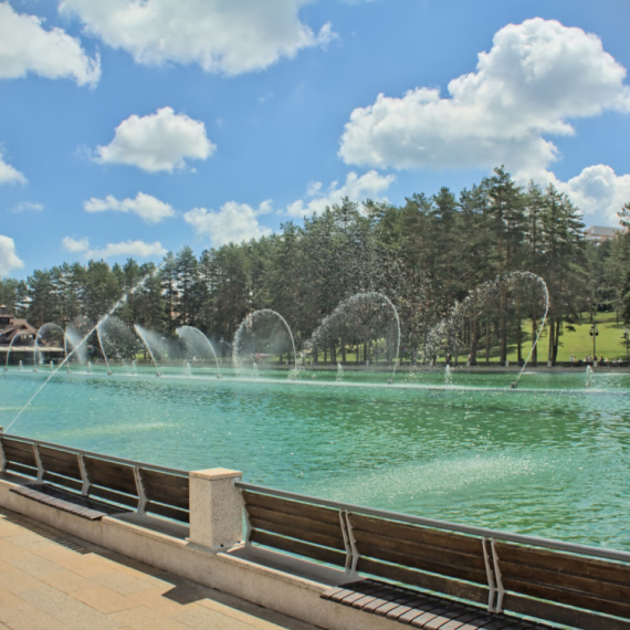 "Presušilo" jezero na Zlatiboru: Svi se pitaju šta se dešava VIDEO