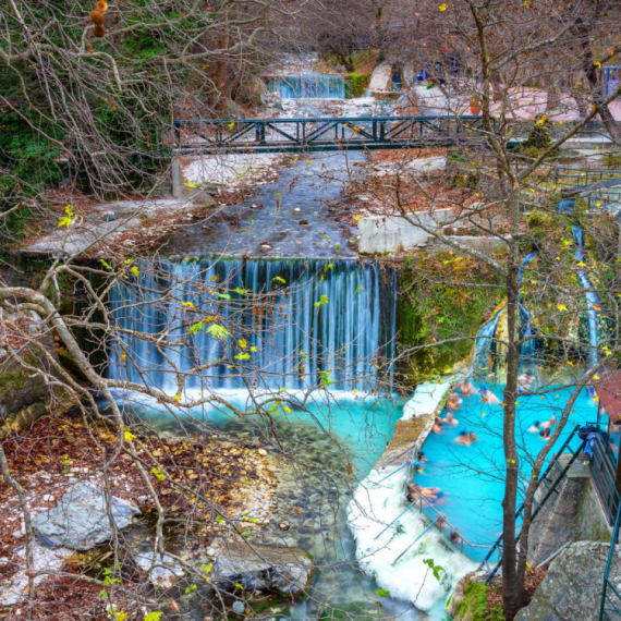 Ova banja izgleda kao iz filma, a možete uživati u vodi do 2 ujutru: Evo gde se nalazi "raj za 3 evra" VIDEO