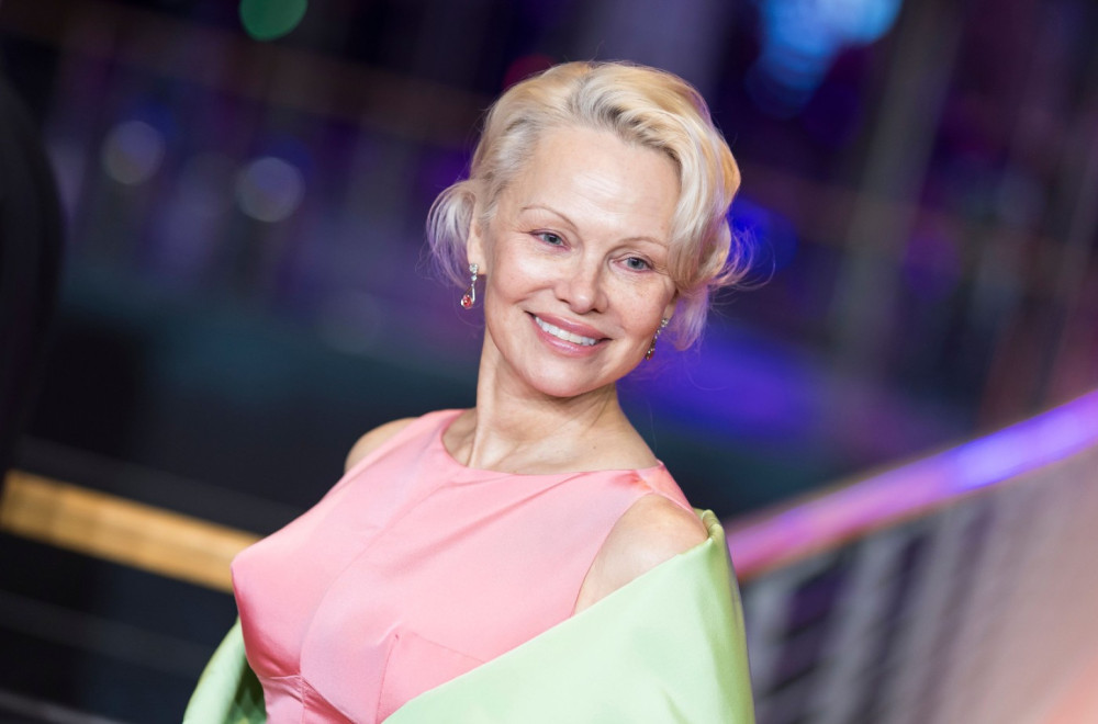 Uvek će biti seks-simbol: Pamela Anderson lepša nego ikad – njeno lice je savršenstvo FOTO/VIDEO