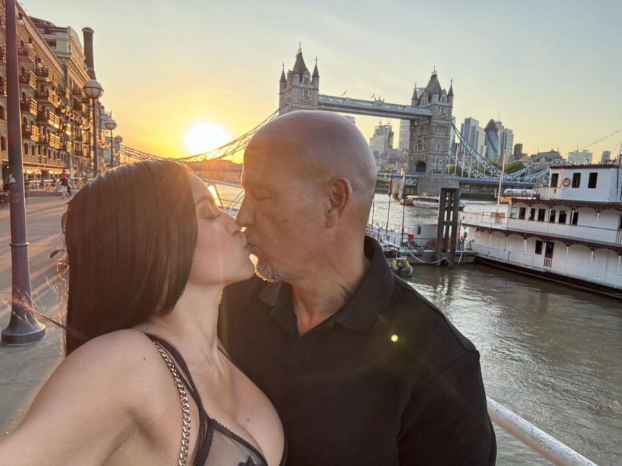 Uprkos kritikama, ova žena je rekla da muškarcu koji može otac da joj bude FOTO