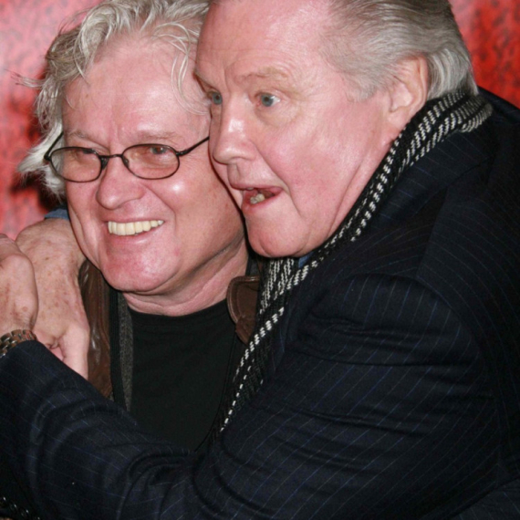 Umro rođeni stric Anđeline Džoli; I on je bio poznat, a mnogi nisu znali da su bili u srodstvu