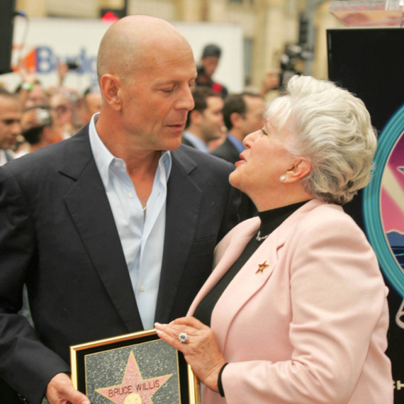 Majka Brusa Vilisa u policiji otkrila veliku tajnu; Tiče se njenog slavnog sina VIDEO