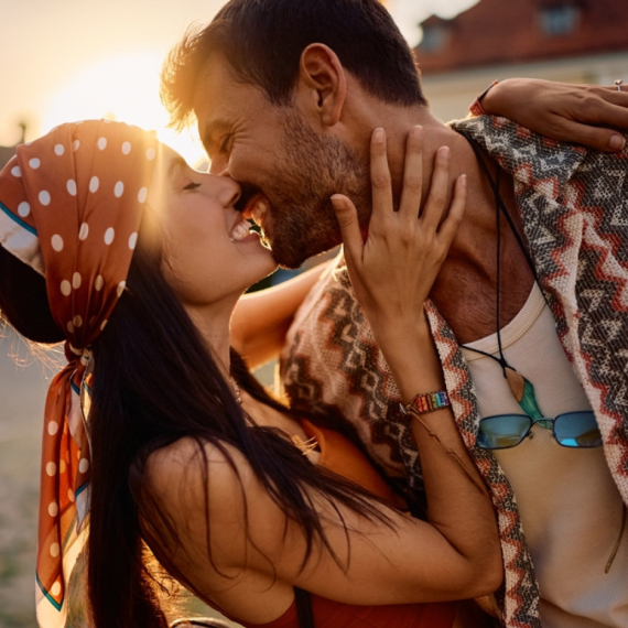 Vole komplikacije: Ovi horoskopski znakovi često vode dvostruki ljubavni život