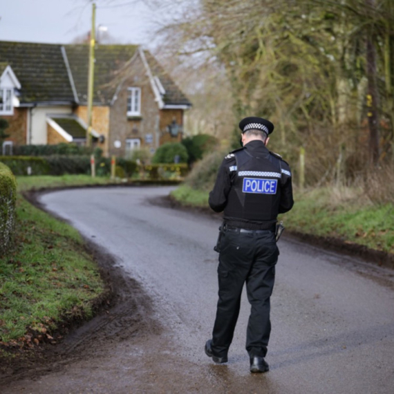 Bez milosti: Kralj izbacio brata iz kuće, spalili mu nameštaj