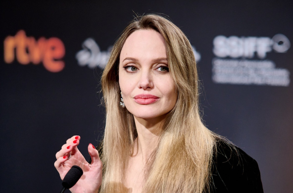 Anđelina Džoli u zagrljaju slavnog Francuza: Mnogi sumnjaju na jedno FOTO/VIDEO