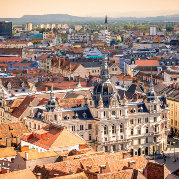 Mesto za najbolji vikend odmor u Evropi; Prestonicu uživanja krasi prijateljski vanzemaljac FOTO