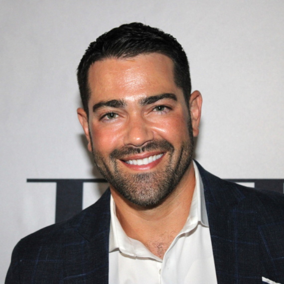 Zgodni frajer iz "Očajnih domaćica" priznao šta je radio na sebi: "Jednom i nikad više" FOTO