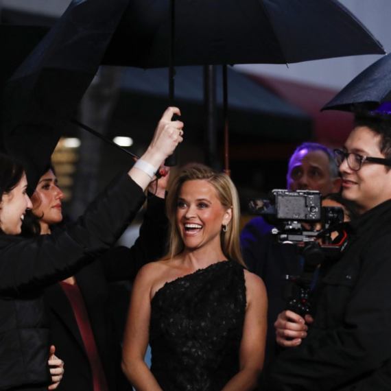 Treća sreća pored milionera: Slavna plavuša ne može da sakrije novog dečka FOTO