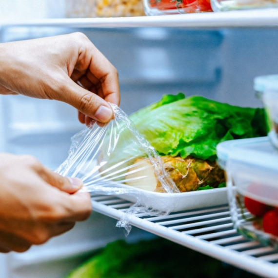 Ovu grešku svi prave u kuhinji: Evo kako da vam hrana traje duže