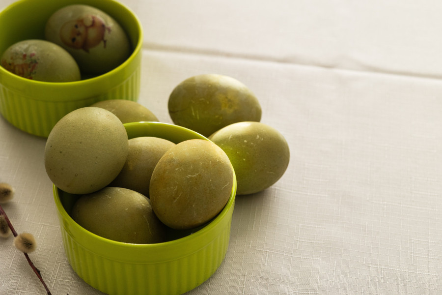 Pet prirodnih načina za farbanje jaja koja ćete obožavati