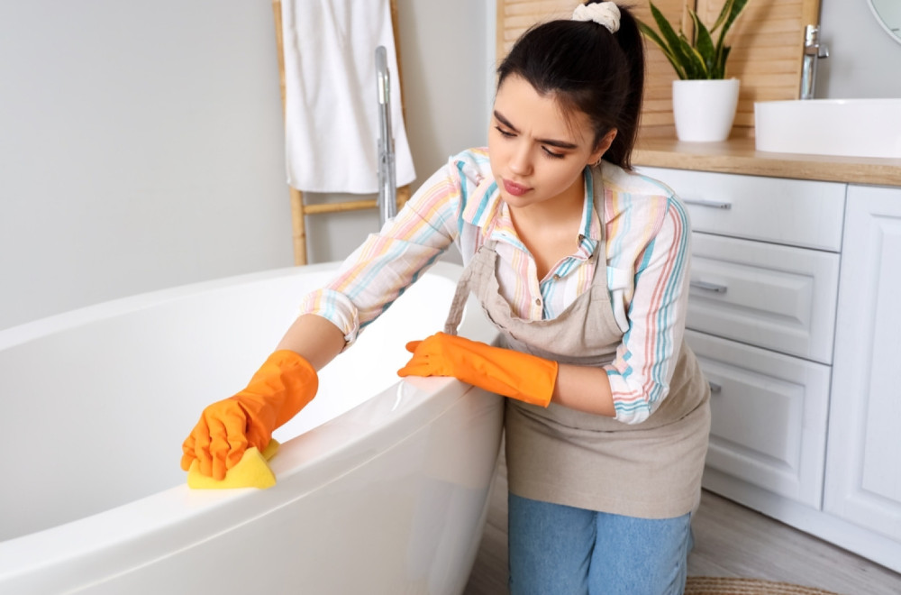 Rešite se dosadnih žutih fleka na kadi uz pomoć ove dve namirnice