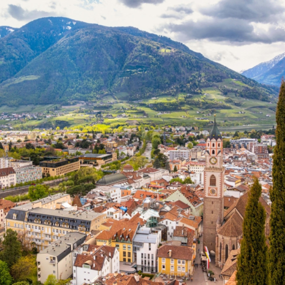 Skriveni raj severa Italije: Grad gde se spajaju vino, priroda i luksuzni velnes VIDEO