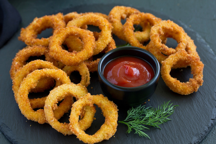 Napravite onion rings kod kuće: Evo kako da budu sočni i hrskavi kao u restoranu