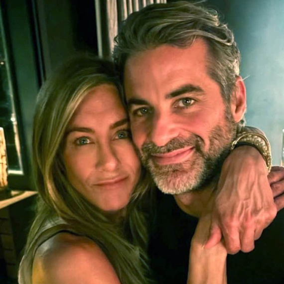 Dženifer Aniston objavila retku fotografiju svog zgodnog dase i svet je poludeo FOTO