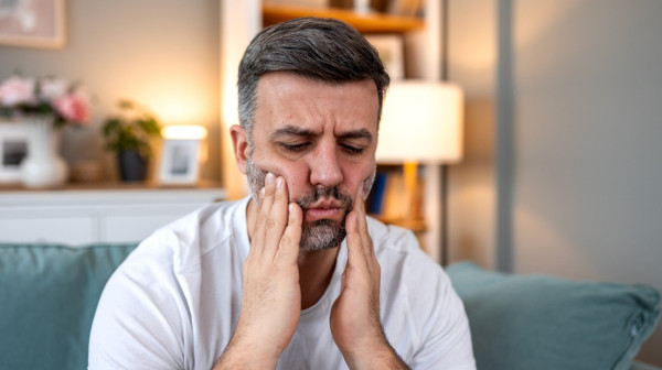 Raste broj obolelih među mladima: Evo kako da na vreme prepoznate opasan rak