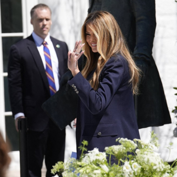 Melanija Tramp opet je najlepša: Za besprekoran stajling ne treba puno FOTO/VIDEO