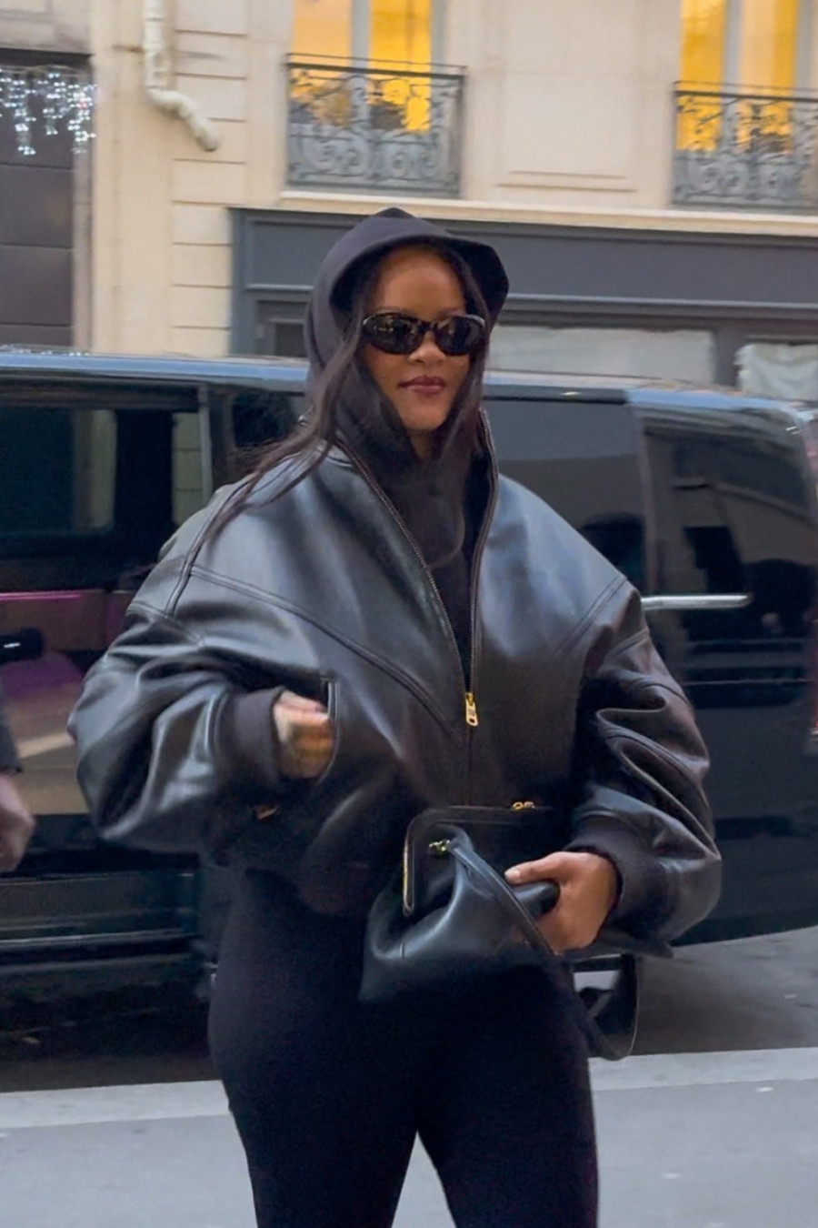 Većina je mrzela ovaj komad odeće, a sad se vratio na velika vrata – zbog nje FOTO