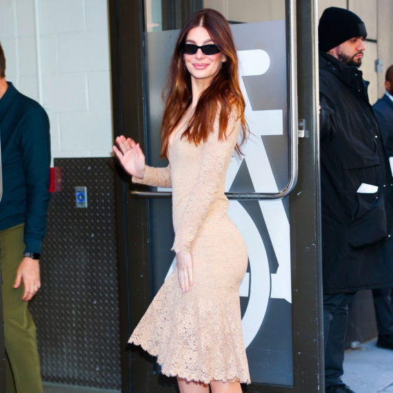 Njenoj lepoti nije odoleo ni Dikaprio, a sada je pokazala najženstvenije izdanje FOTO/VIDEO