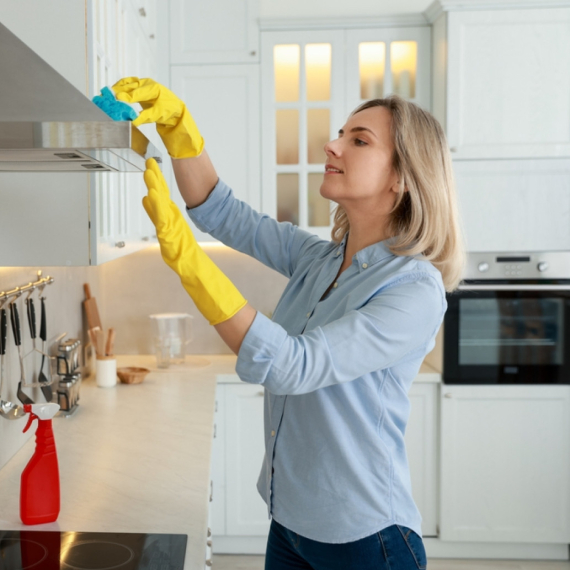 Sedam jednostavnih navika koje sprečavaju nakupljanje masnoće u kuhinji