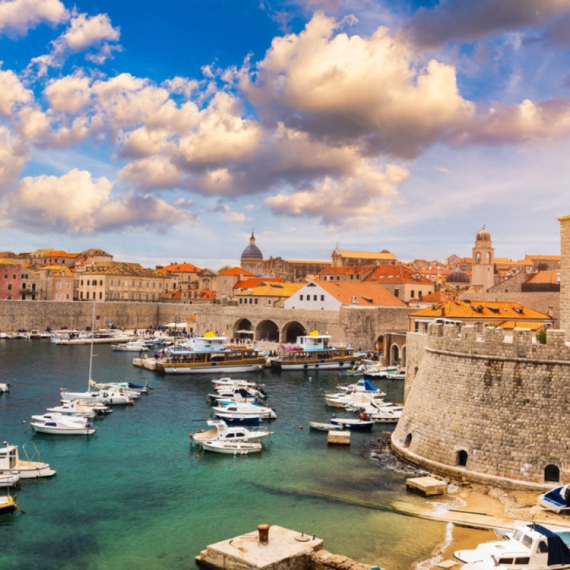 Turista pitao ima li kriminala u Dubrovniku; Dobio urnebesne odgovore, pomenuta sarma i ćevapi FOTO