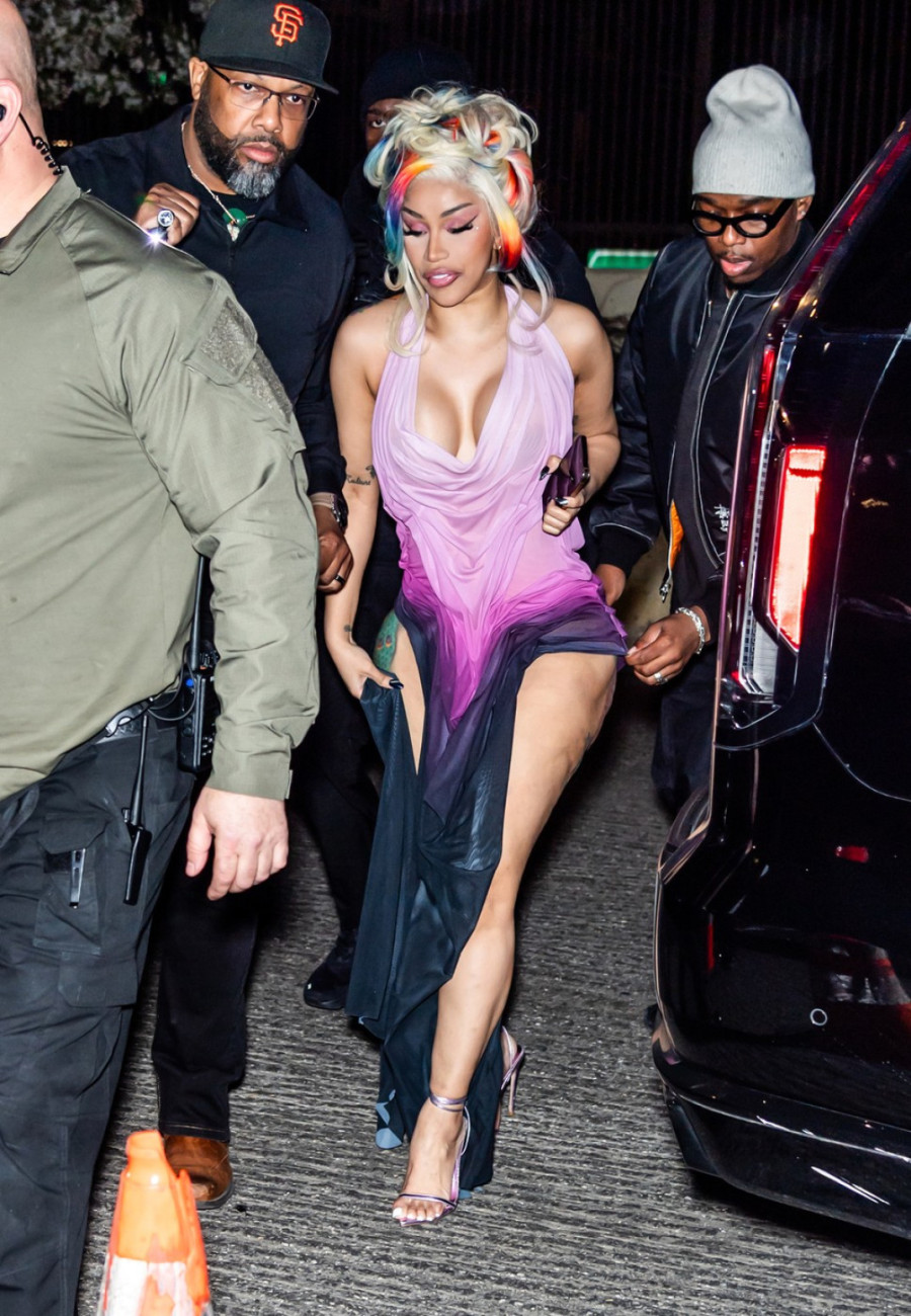 Kakva transformacija: Drastično je promenila imidž, pa pokazala bujne grudi FOTO