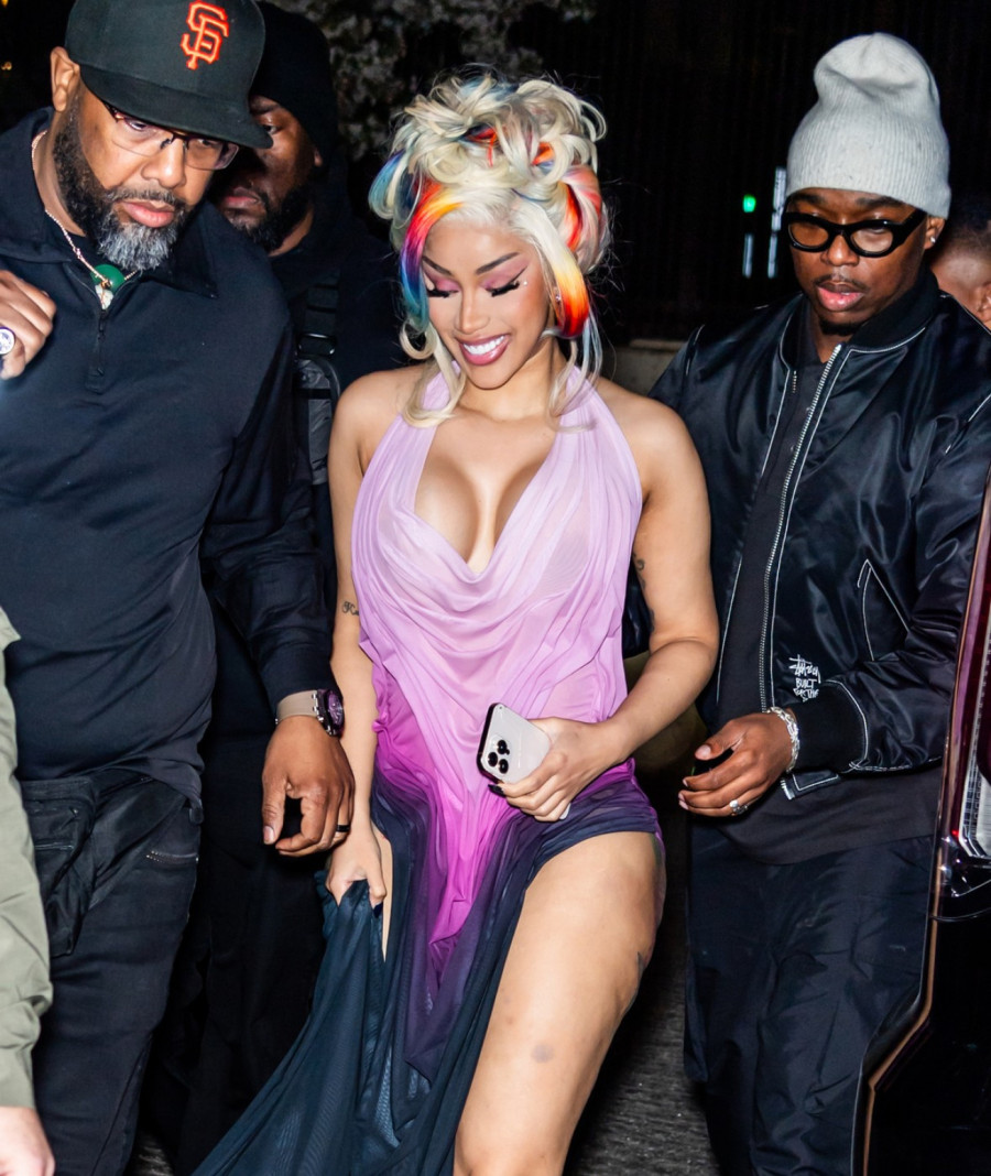 Kakva transformacija: Drastično je promenila imidž, pa pokazala bujne grudi FOTO