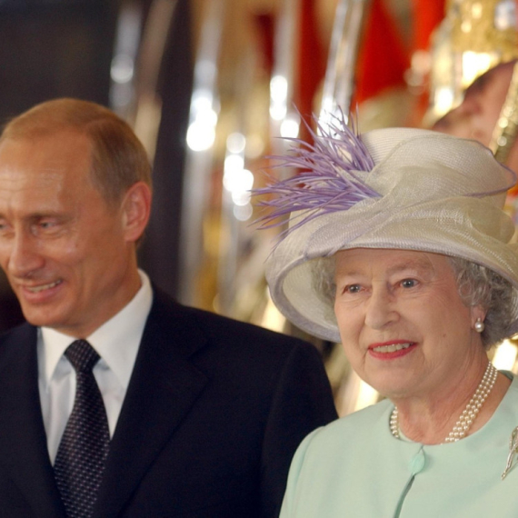 Snimak Putina postao viralan: "Samo je kraljica ovo mogla da izvuče iz njega"