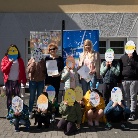 Uskrs uz Moja Kravica paketiće za decu bez roditeljskog staranja: Imlek obeležio praznik donacijom