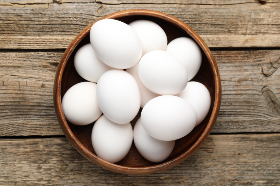Za jaja bela kao sneg: Dodajte samo ovaj sastojak u vodu da ih izbelite, boja se briše u sekundi