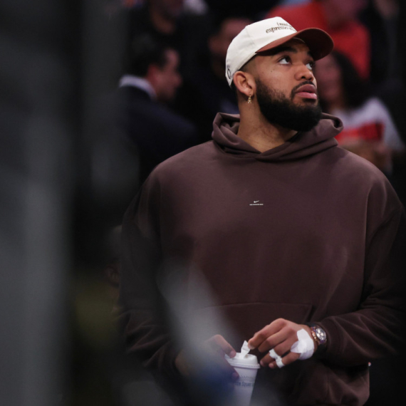 Rešena misterija? Sad je jasnije zašto je Karl Entoni Tauns nosio jaknu sa likom Svetog Đorđa FOTO/VIDEO