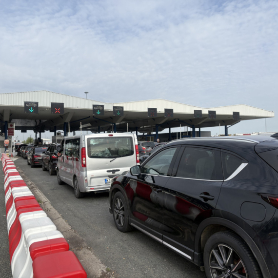 Totalni kolaps na granicama; Kilometarske kolone, satima se čeka zbog novih pravila