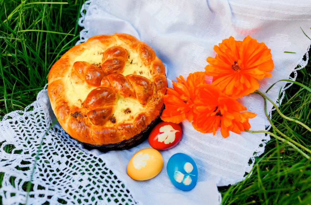 Raskošna uskršnja trpeza je nezamisliva bez kraljice: Bakin recept za najlepšu pogaču