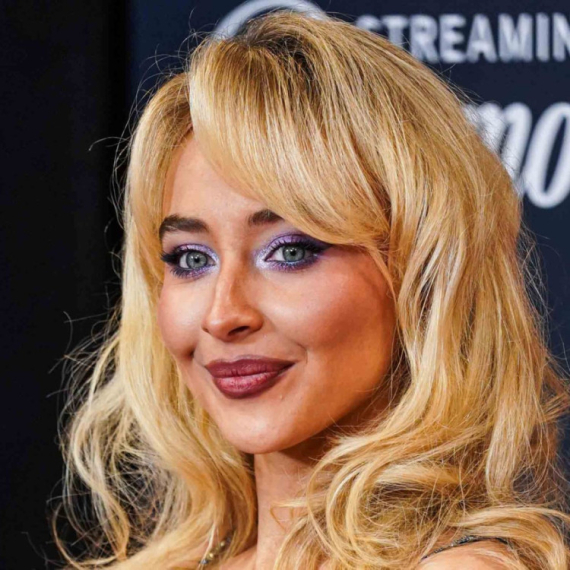 Za ovom frizurom žude lepotice: Nostalgija sedamdesetih od svake žene pravi čarobnicu FOTO