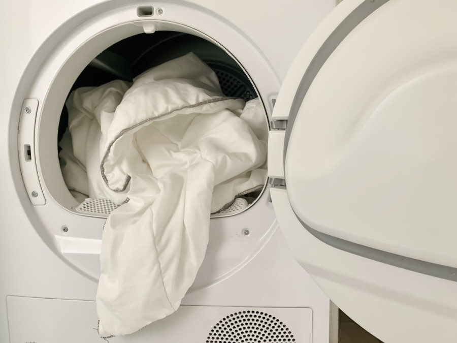 Štedi struju, a garderoba je mekana i ne gubi boju: Samo ovo sipajte u mašinu za veš pre pranja