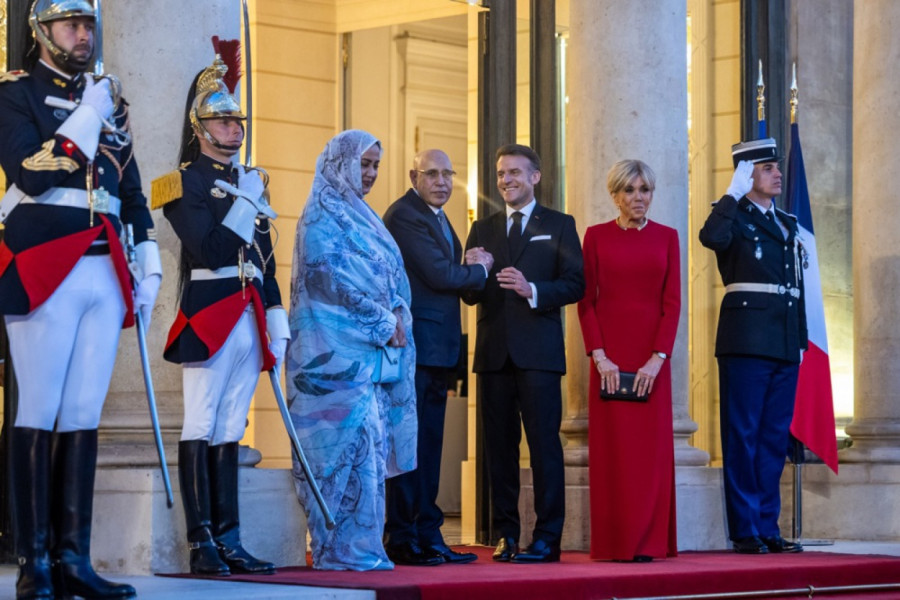 Niko kao prva dama Francuske: Brižit Makron na sve uvrede odgovara uskom haljinom FOTO