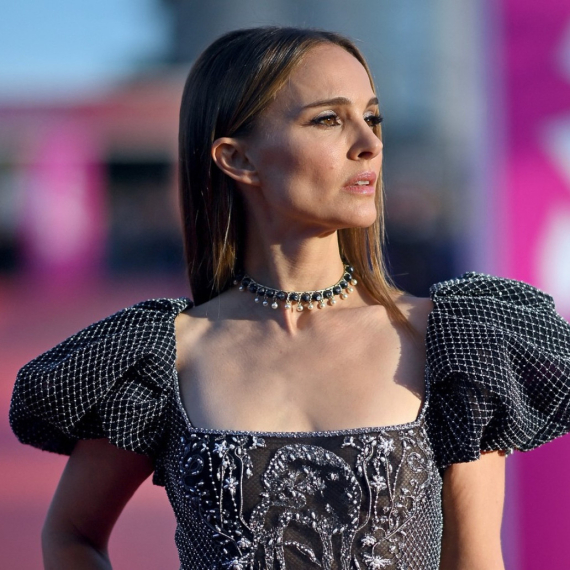 Slavna glumica čeka treće dete u 45. godini – i to nakon što joj se raspao prvi brak FOTO