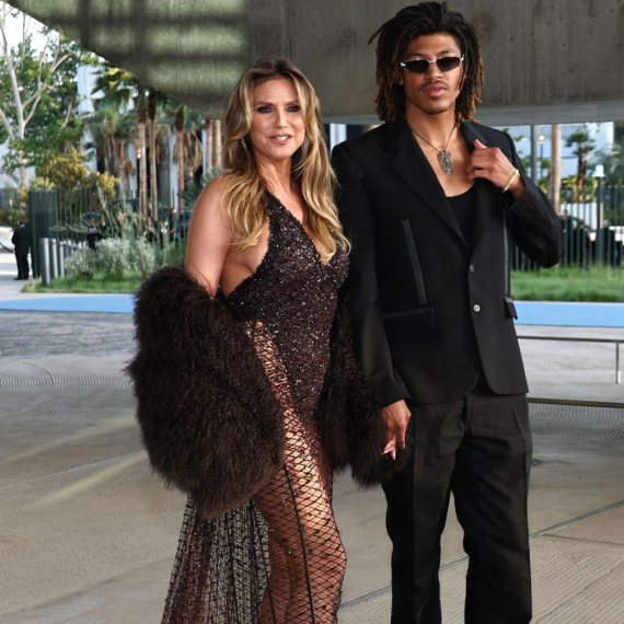 Au: Bodi jedva prekrio intimne delove tela, a ona se samo smeška FOTO