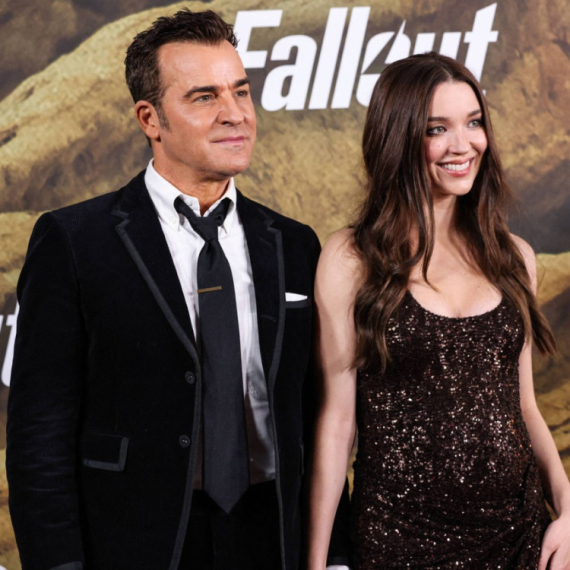 Bivši muž Dženifer Aniston dobio prvo dete: 23 godine mlađa lepotica sve objavila FOTO