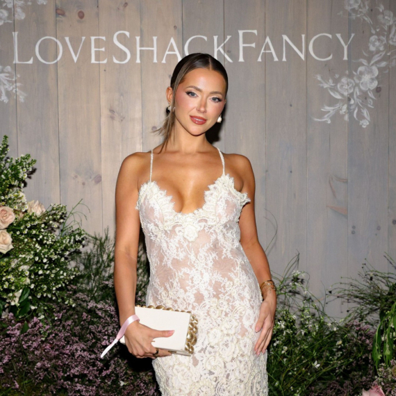 Influenserku razapeli u komentarima – seksi haljina glavni krivac: "Društvene mreže su sve uništile" FOTO