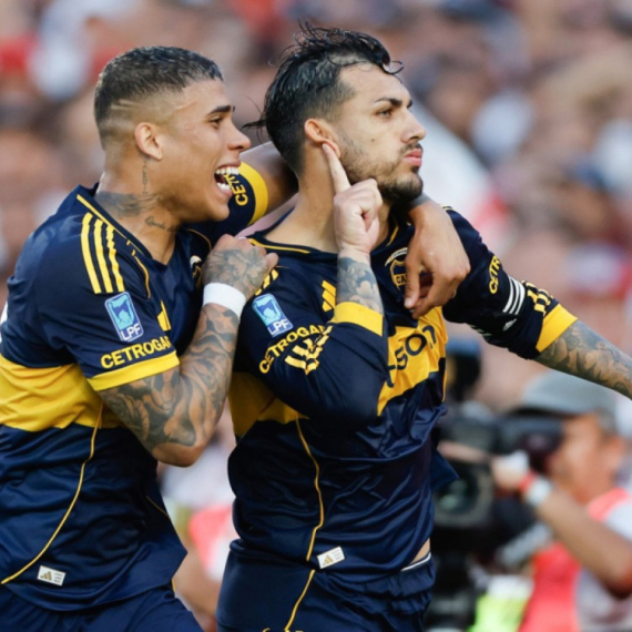 Muk na "Monumentalu" –  52 tone papira bačene uzalud VIDEO