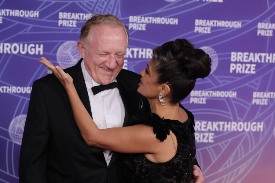 Bujni dekolte i dalje je njen najveći adut – ali sada je pokazala još nešto FOTO